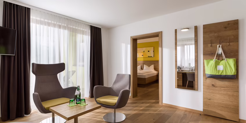 DAS SIEBEN - Suite SIEBEN | Wohnzimmer - Eiche mit Parkett ©Hannes Dabernig