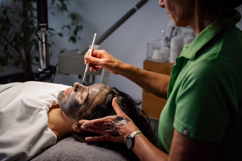 Gesichtsbehandlung im DAS SIEBEN Spa