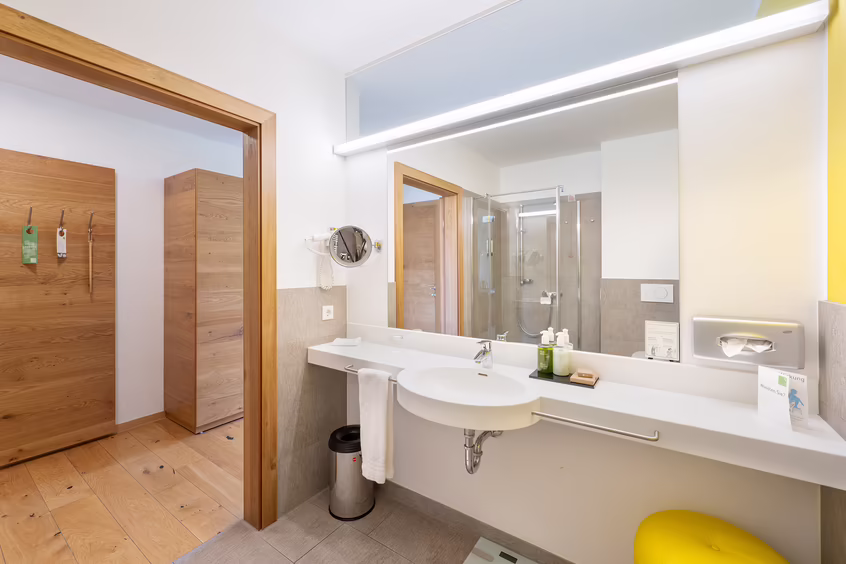 Modernes Badezimmer im Hotel DAS SIEBEN