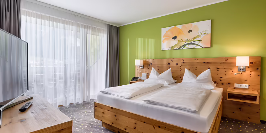 DAS SIEBEN - Suite SIEBEN | Zirbe mit Teppich ©Hannes Dabernig